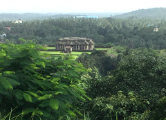 写真3： 森の中に点在する
ジャイナ教の寺院