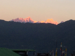 写真3：朝日に輝くヒマラヤ山脈