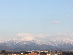 滑川から見た春霞の立山連峰