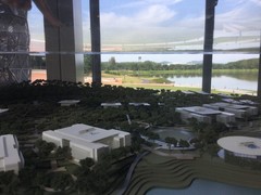 写真３　VISTECの将来構想。池を囲んで研究棟と会議場、宿舎がたつ。