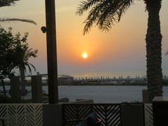 写真１　アラビア湾に沈む夕日
