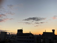 写真１　我が家からみた夕暮れの西の空