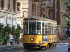 写真３　ミラノ市内の路面電車