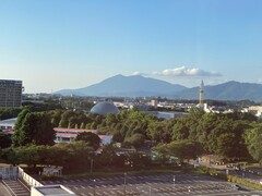 写真１　つくばエキスポセンターと筑波山