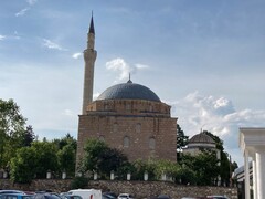 写真１　旧市街のモスク。ここからコーランの響きが。