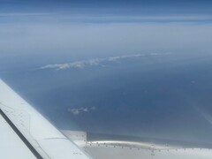 写真４　ミュンヘン発の機中からみたトランシルヴァニアアルプス山脈の雪。