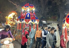 写真４．インドの花婿が式場に向かう、花婿行列の一コマ
