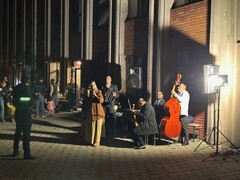 写真２　ツィンバロンの音が心地よく、音楽に酔いしれた夜。