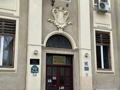 写真３　ブカレスト大学外国語学部日本語学科は街中の一画にある建物。