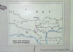 写真1： 1969年の地図ではスッキムは
独立したスッキム王国である。
因みにバングラデシュはパキスタンである。